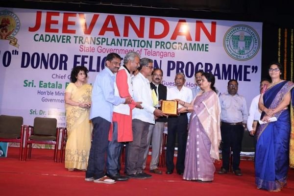 అంధులను..అందరిని ఆదుకుంటున్న సదాశయ ఫౌండేషన్