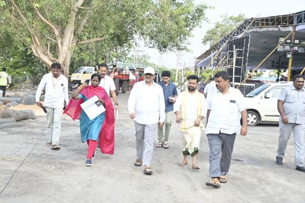 ఇంద్రకీలాద్రిపై దసరా ఏర్పాట్ల పరిశీలన