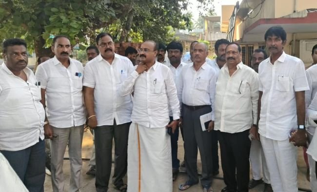 పుష్కరాల నాటికి నిర్మాణ పనులు పూర్తి చేయాలి : దేవస్థాన అభివృద్ధి పనులపై దేవాదాయశాఖ కమిషనర్ సమీక్ష