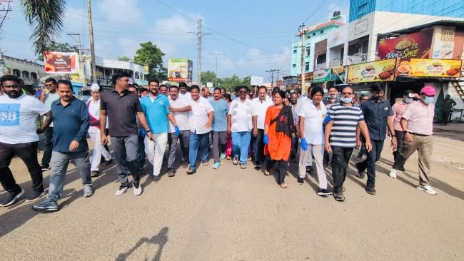 ప్లాస్టిక్ నివారణకు  ప్రతి ఇంటికీ ఒక జూట్ సంచి పంపిణీ చేయాలి.. ఎమ్మెల్యే అయితాబత్తుల ఆనందరావు..