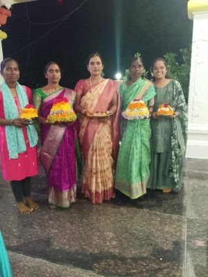 అందుగులలో అంబారాన్నంటిన బతుకమ్మ సంబురాలు