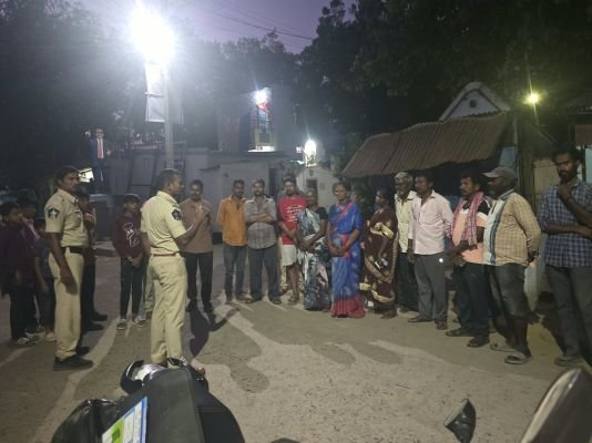 ఎన్నికల వేళ పోలీసుల అప్రమత్తం  సమస్యాత్మక గ్రామాల్లో ముమ్మర గస్తీ.. గ్రామసభలతో ప్రజలకు అవగాహన