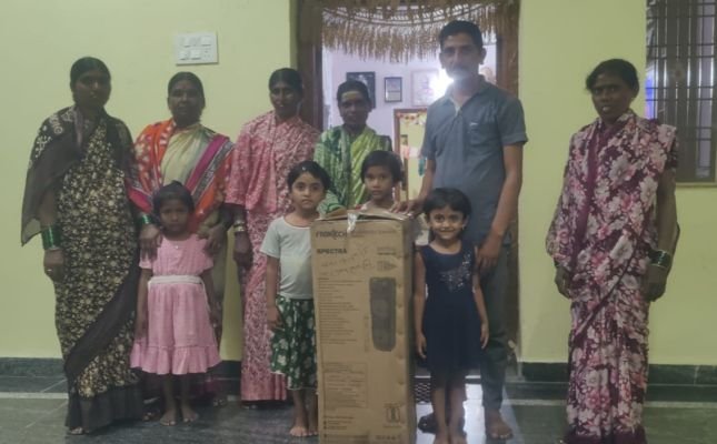 బతుకమ్మ వేడుకలకు గుర్జాల్ సర్పంచ్ మైక్ సెట్ కానుక