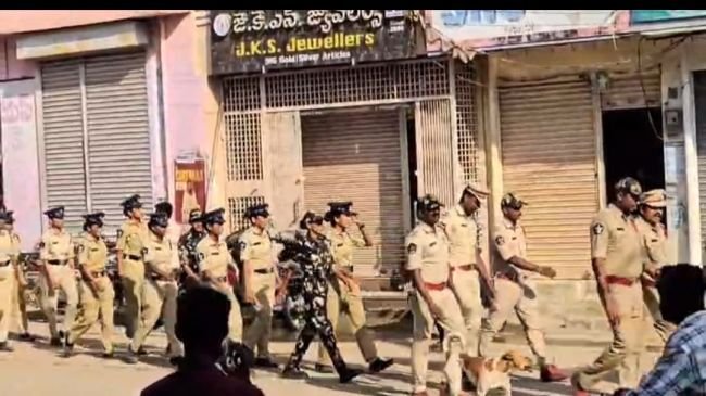 కళ్యాణదుర్గం పట్టణంలో ప్రత్యేక పోలీస్ బలగాలతో మార్చ్