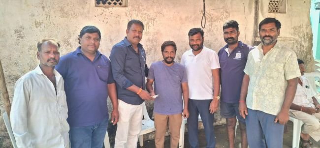 ఆపదలో ఉన్న పేద కుటుంబానికి చితర్ల మహేష్ గౌడ్ ఆర్థిక చేయూత