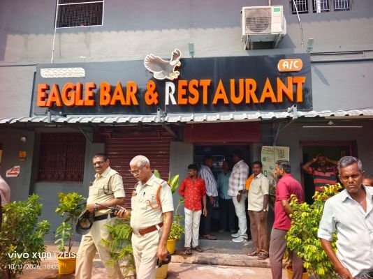 బాపట్లలో ఈగల్‌ బార్‌ అండ్‌ రెస్టారెంట్‌లో చోరీ