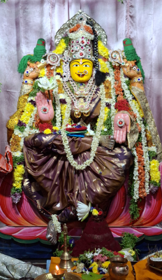 చిన్న ఎరుకపాడులో వైభవంగా శరన్నవరాత్రి ఉత్సవాలు: తొలిరోజు 'బాలాత్రిపురసుందరి'గా అమ్మవారి దర్శనం