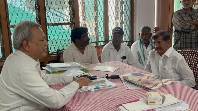 ...మాజీ ఎం.ఎల్.ఏ గఫుర్ ను పరామర్శించిన ఎంపీ బస్తిపాటి నాగరాజు   