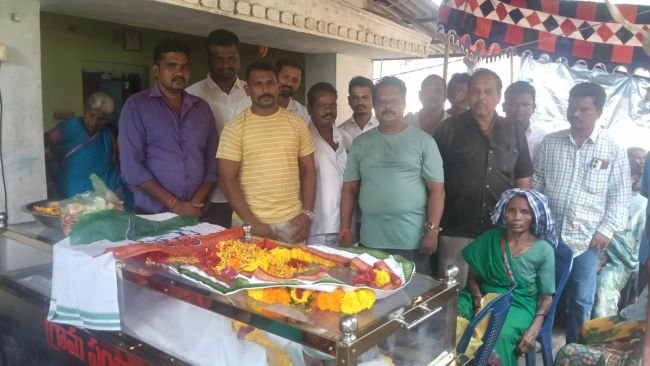 కాంగ్రెస్ పార్టీ సీనియర్ నాయకులు పూనెం బాపనయ్య మృతి పట్ల ఘన నివాళి.