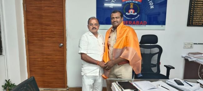 మియాపూర్ సీఐ జయరాంను కలిసిన మాలకొండ రాయుడు