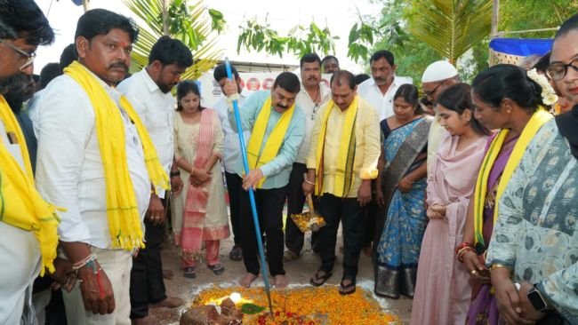 అనంతపురం నగర అభివృద్ధికి రూ.3.84 కోట్లతో పనులకు శ్రీకారం  30–40 ఏళ్లుగా పెండింగ్‌లో ఉన్న సమస్యలకు పరిష్కారం చూపిస్తున్నాం: ఎమ్మెల్యే దగ్గుపాటి ప్రసాద్