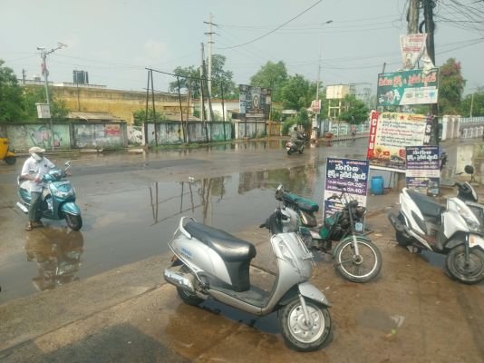 చీరాలలో ఎండా.. వాన దోబూచిలాట..!