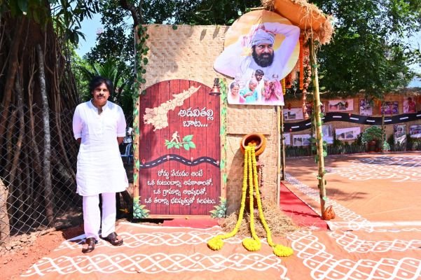 చింతచెట్టు నీడన.. గిరిపుత్రుల చింతలు తీర్చిన పవన్