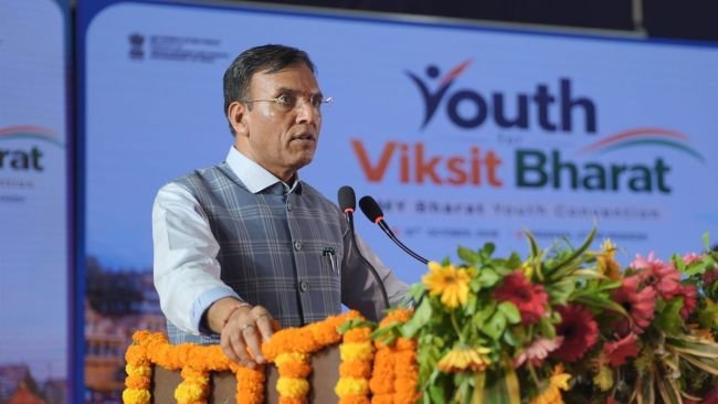 వికసిత్ భారత్ సాధనలో యువతే కీలకం...కేంద్ర మంత్రి మన్సుఖ్ మాండవీయ పిలుపు