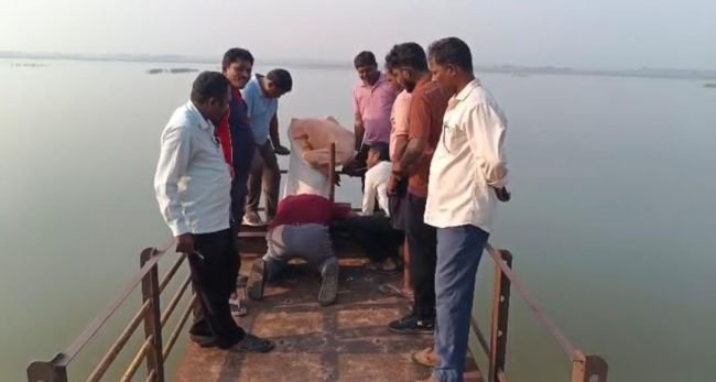 నీటిని వృధా చేస్తే కఠిన చర్యలు తప్పవు- సర్పంచ్ పబ్బు సతీష్