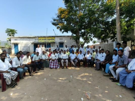 రహత్‌నగర్‌లో సర్వే నంబర్‌ 80 భూమిపై గ్రామస్తుల స్పష్టీకరణ