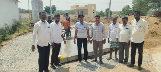 సీ సీ రోడ్డు నిర్మాణ పనులు ప్రారంభం