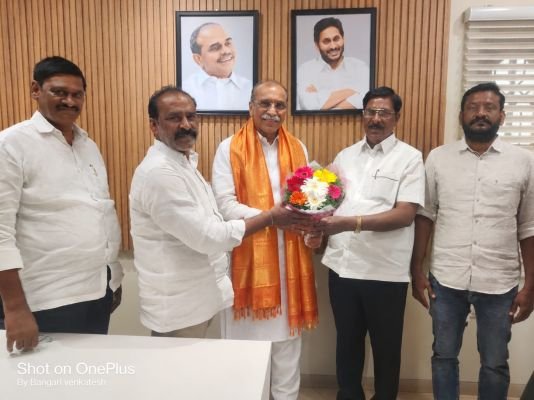 నంద్యాల వైసీపీ నేతలకు పార్టీ కీలక పదవులు