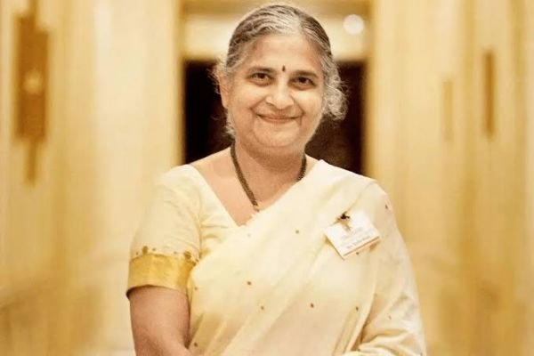 చీర కట్టుకున్నందుకు 'బెహన్‌జీ' అని పిలిచారు: ఎయిర్‌పోర్ట్ అనుభవాన్ని గుర్తుచేసుకున్న రాజ్యసభ ఎంపీ సుధామూర్తి!