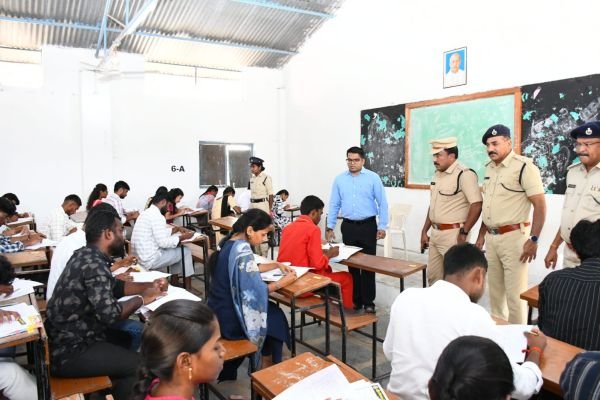 ప్రశాంతంగా ముగిసిన ఎస్సై, కానిస్టేబుల్ ఉచిత కోచింగ్ ఎంట్రెన్స్ పరీక్ష -- పరీక్ష కేంద్రాన్ని తనిఖీ చేసిన ఎస్పీ వినీత్  -- అభ్యర్థులకు ఉచిత భోజనం అందించిన లయన్స్ క్లబ్ 