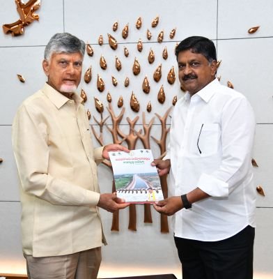 ఉరవకొండ అభివృద్ధి నివేదిక సీఎంకు అందజేత