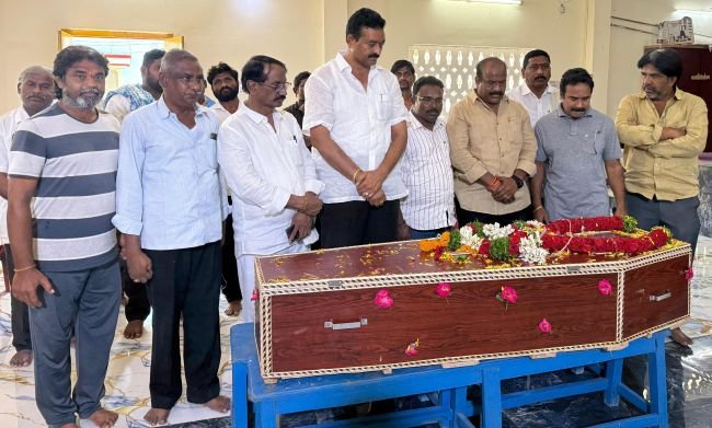 కె. వై. హెచ్ నోబుల్ కి నివాళులుఅర్పించిన తన్నీరు..