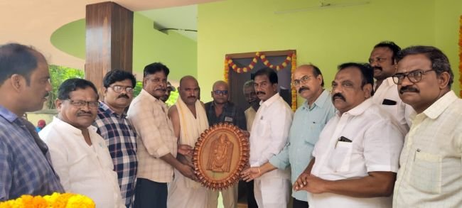 జగ్గయ్యపేటలో లాడ్జ్ మరియు రెస్టారెంట్‌ను ప్రారంభించిన ఎమ్మెల్యే  శ్రీరాం రాజగోపాల్ తాతయ్య