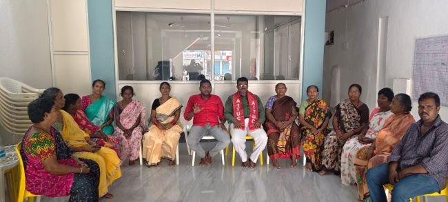 పబ్లిక్ టాయిలెట్స్ వర్కర్స్ సమస్యలు పరిష్కరించాలి-ఏఐటియుసి