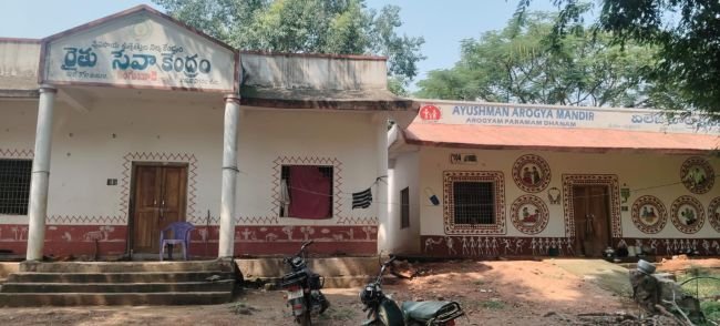 గంగుబూడిలో నిరుపయోగంగా రైతు భరోసా కేంద్రం, వెల్‌నెస్‌ సెంటర్‌ భవనాలు!