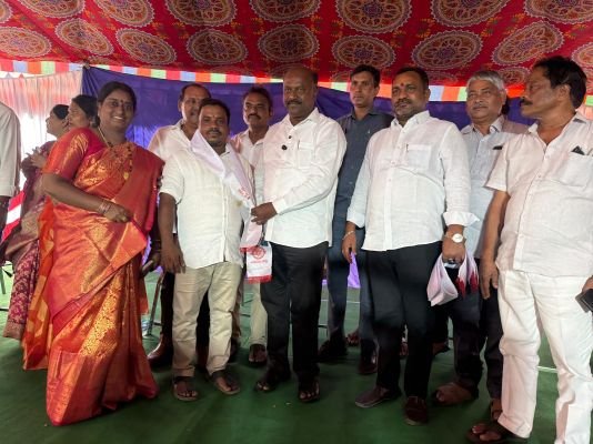 వైసీపీ నుండి జనసేన పార్టీలోకి పలువురు చేరిక -సాదరంగా పార్టీలోకి ఆహ్వానించిన ఎమ్మెల్యేపంచకర్ల 