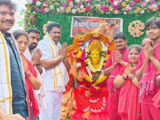 రావులపాలెంలో దుర్గాదేవి శరన్నవరాత్రి వేడుకలు: కనకదుర్గమ్మను దర్శించుకుని ప్రత్యేక పూజలు చేసిన మాజీ ఎమ్మెల్యే చిర్ల జగ్గిరెడ్డి!
