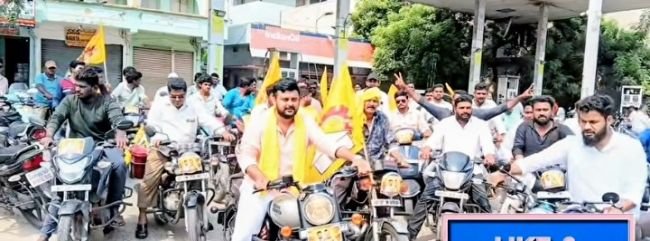 మంత్రులకు ఘన స్వాగతం పలికిన టిడిపి శ్రేణులు 