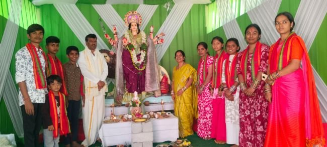 దుర్గమ్మ కరుణా, కటాక్షం ప్రజలందరిపై ఉండాలి