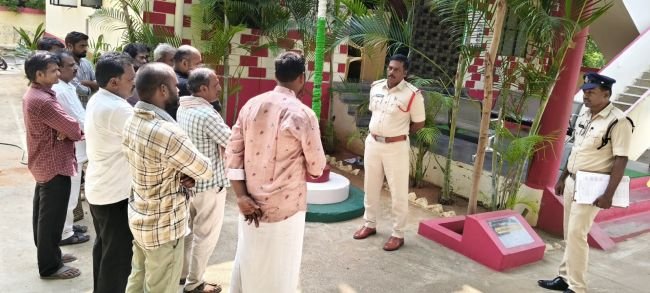 అవాంఛనీయ చర్యలకు పాల్పడితే కఠిన చర్యలు.  రౌడీ షీటర్లకు కౌన్సిలింగ్ ఇచ్చిన సిఐ నాగమల్లేశ్వరరావు.