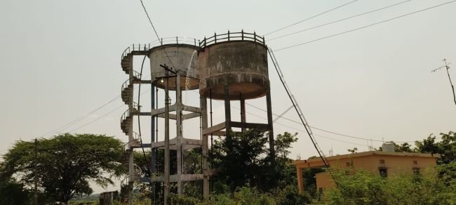 లక్ష్మీపతి గూడెంలో మిషన్ భగీరథ నీటి వృథా