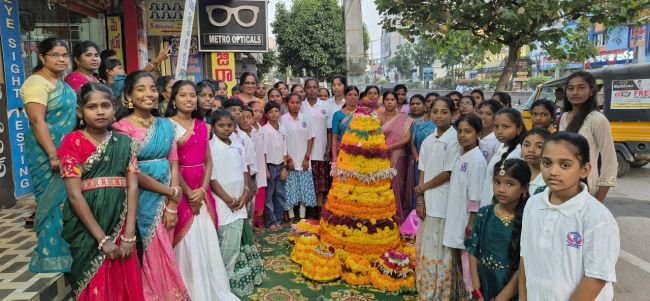 బతుకమ్మ వేడుకల్లో తలసేమియా చిన్నారులు