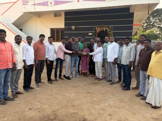 స్నేహబంధానికి నిదర్శనం.. మృతుడి కుటుంబానికి రూ.3 లక్షల చేయూత..