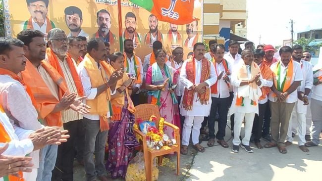 కేశ్వాపూర్‌లో బీజేపీ జెండా ఆవిష్కరణ.. పార్టీలోకి పలువురు నాయకులు, కార్యకర్తలు