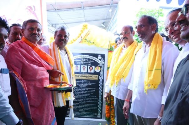 రెండేళ్ల నాలుగు నెలల్లో ఒక్క రూపాయి కరెంట్ బిల్లు పెంచలేదు  స్థానిక పోరులో టీడీపీ, కూటమి అభ్యర్థులను గెలిపించాలి   - ఇంధనశాఖ మంత్రి గొట్టిపాటి రవికుమార్