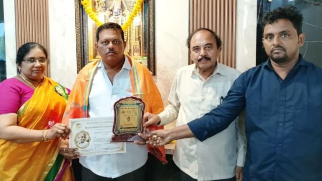 అమ్మ ఆశ్రమం సేవలకు జాతీయ స్థాయి గుర్తింపు  గుంటుపల్లి చందుకు మహాత్మా గాంధీ నేషనల్ అవార్డు ప్రదానం