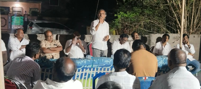 స్థానిక సంస్థల ఎన్నికలను ధైర్యంగా ఎదుర్కోవాలి: వైసీపీ నాయకుల పిలుపు