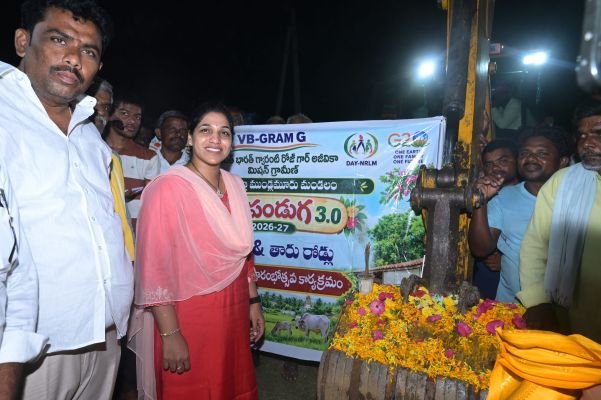రోడ్లతోనే గ్రామీణాభివృద్ధి.. గ్రామమే దేశానికి మూల నిధి.