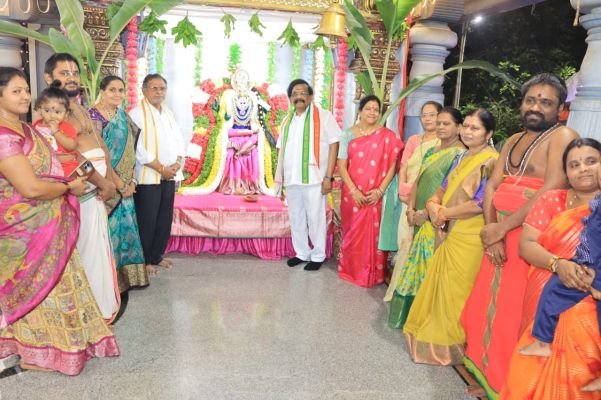 చీమకుర్తి శ్రీ హరిహర క్షేత్రంలో వైభవంగా ప్రారంభం అయిన శ్రీ దేవి శరన్నవరాత్రుల ఉత్సవాలు.