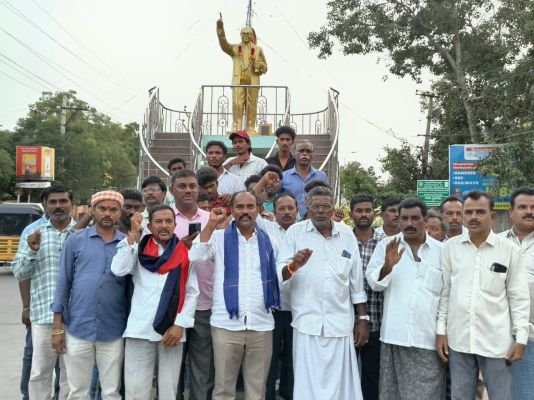 ఓట్లను తొలగించి ప్రజాస్వామ్యం ఖూనీ    జ్ఞానేశ్ కుమార్ రాజీనామా చేయాలి.సాకే హరి 