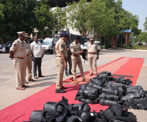 ఎన్నికల వేళ అవాంఛనీయ ఘటనలకు ఫుల్‌స్టాప్‌  రక్షణ సామగ్రితో సన్నద్ధమైన జిల్లా పోలీస్ యంత్రాంగం  ‘వజ్ర’ వాహనాలు, డ్రోన్లు, రక్షణ కవచాల తనిఖీ  ఎన్నికల ప్రశాంత నిర్వహణే లక్ష్యం: జిల్లా ఎస్పీ పి. జగదీష్ ఐపీఎస్