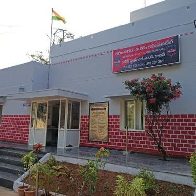 పోలీసుల వేధింపులు తాళలేక… ఎల్ఎండీ పోలీస్ స్టేషన్ పై నుంచి దూకిన వ్యక్తి