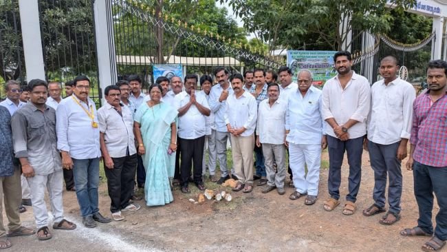 20 కోట్లతో  రోడ్డు అభివృద్ధి పనులకు శంకుస్థాపన..:ఎమ్మెల్యే అయితాబత్తుల ఆనందరావు..