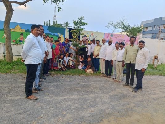 లయన్స్ క్లబ్ సౌజన్యంతో విజ్ఞాన భారతిలో  మొక్కలు నాటే కార్యక్రమం..