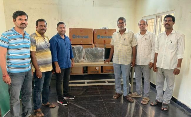 మెట్టెక్కివలస ప్రభుత్వ పాఠశాలకు కంప్యూటర్లు అందజేత
