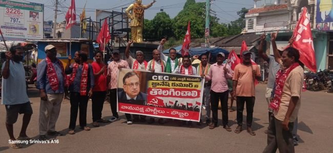 ఢిల్లీలో లాఠీ చార్జి ఖండించండి: